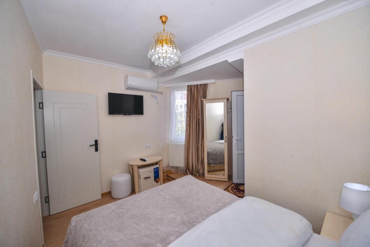 Hotel Vladi Кутаїсі Екстер'єр фото